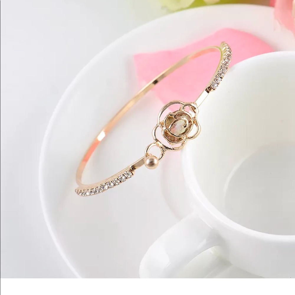 New Women Crystal Rose Bangle